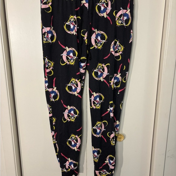 Sailor Moon Graphic Pajama Set - Picture 6 of 8